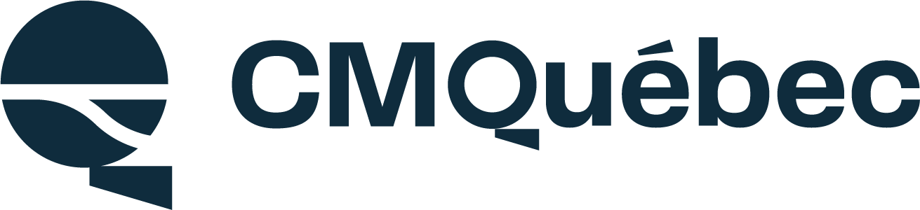 Logo de CMQuébec comportant une bulle de dialogue stylisée à gauche, avec le texte « CMQuébec » en caractères gras bleu foncé sur fond blanc.